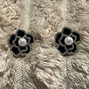 Black Flower Pearl & Crystal Earrings NWOT